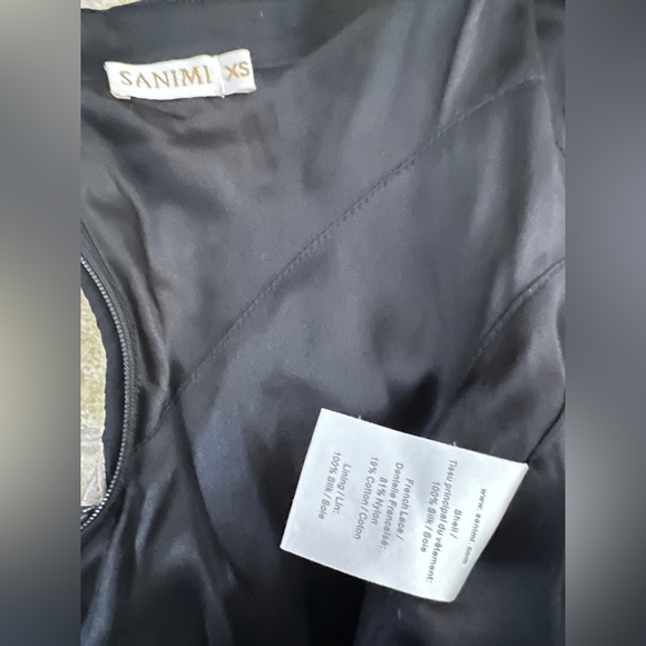 Silk and French lace bustier. - Picture 5 of 6